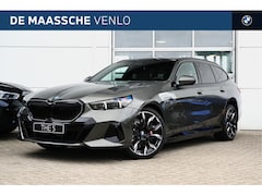 BMW 5-serie Touring - 530e M Sport Automaat / Panoramadak / Trekhaak / Bowers & Wilkins / Parking Assistant Plus
