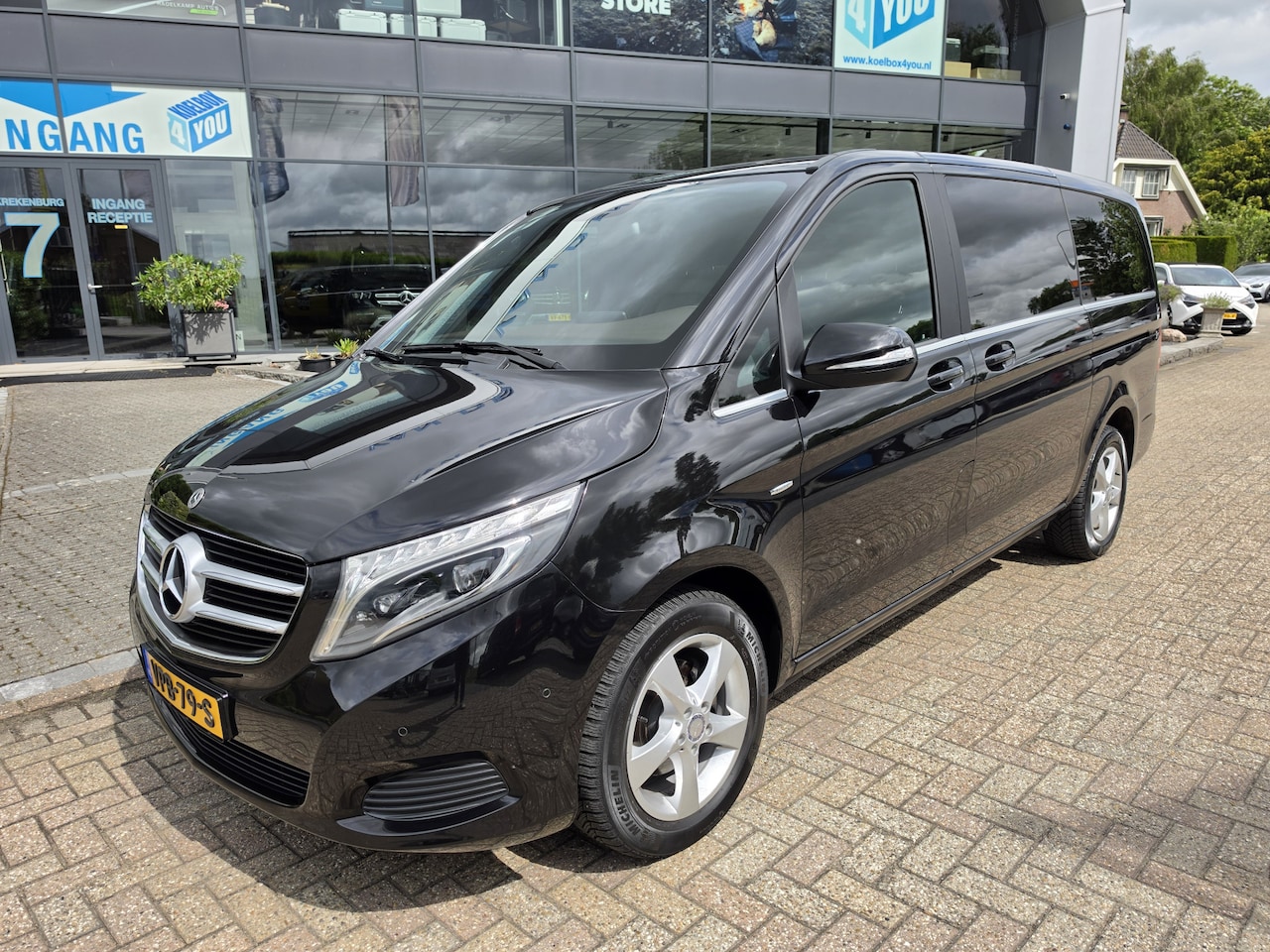 Mercedes-Benz V-klasse - 220 CDI Lang DC Avantgarde * Camera * Navi * Trekhaak * Schuifdeur L + R * - AutoWereld.nl