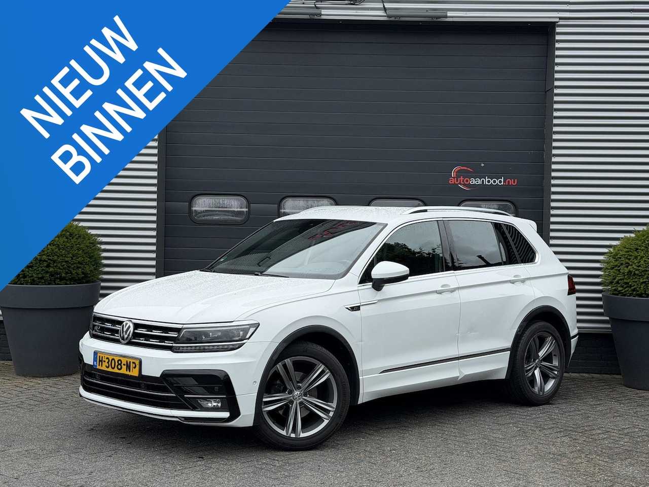 Volkswagen Tiguan - 1.5 TSI DSG R-Line | Navigatie | Camera | Adaptive Cruise Control | LED | Carplay | Elektr - AutoWereld.nl
