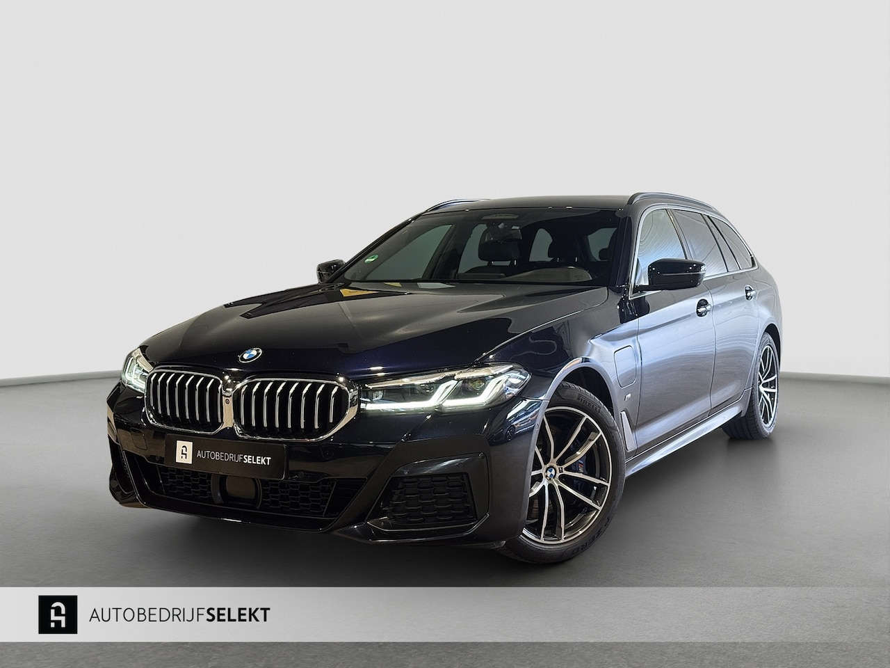 BMW 5-serie Touring - 530e M-Sport | Trekhaak | 360 | ACC | Dealer onderhouden | Elektrische achterklep | Stoelv - AutoWereld.nl