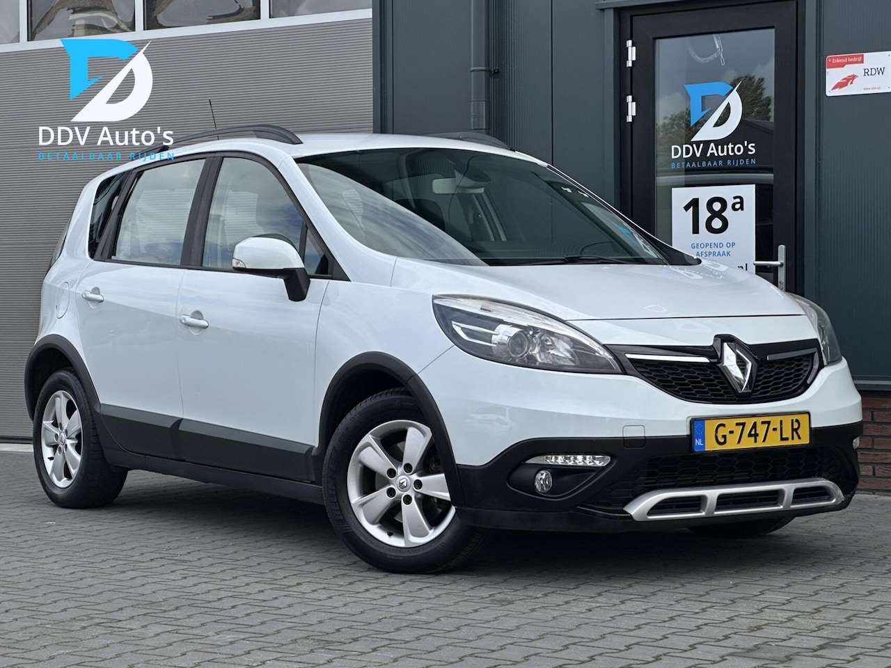 Renault Scénic - 1.2 TCe/116pk Expression|Trekhaak|Climate|Cruise|PDC|Stoelverwarming|Navi - AutoWereld.nl
