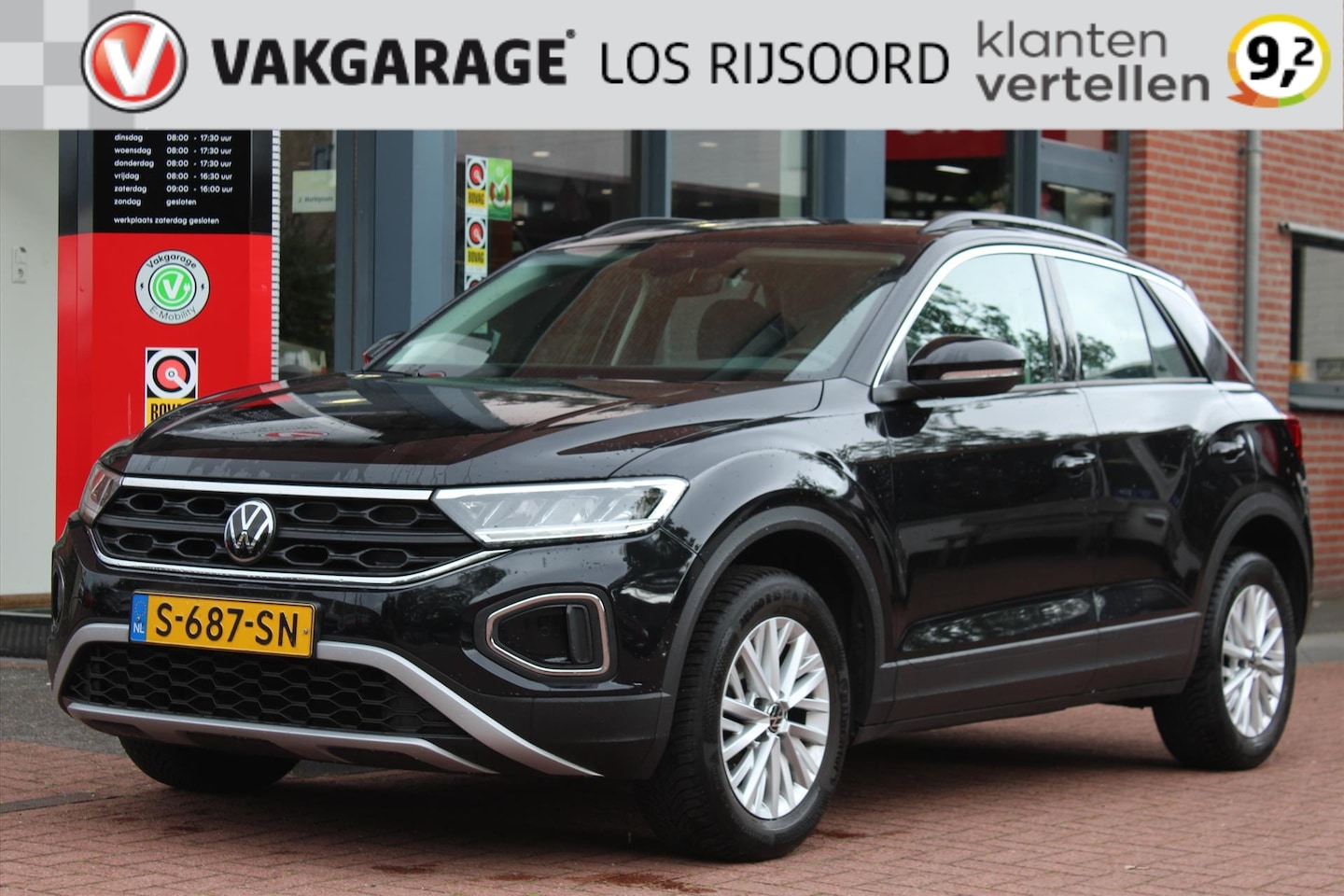 Volkswagen T-Roc - 1.0 TSI *Business* | Carplay | Adaptive Cruise & Climate Control | Stoelverwarming | Navig - AutoWereld.nl