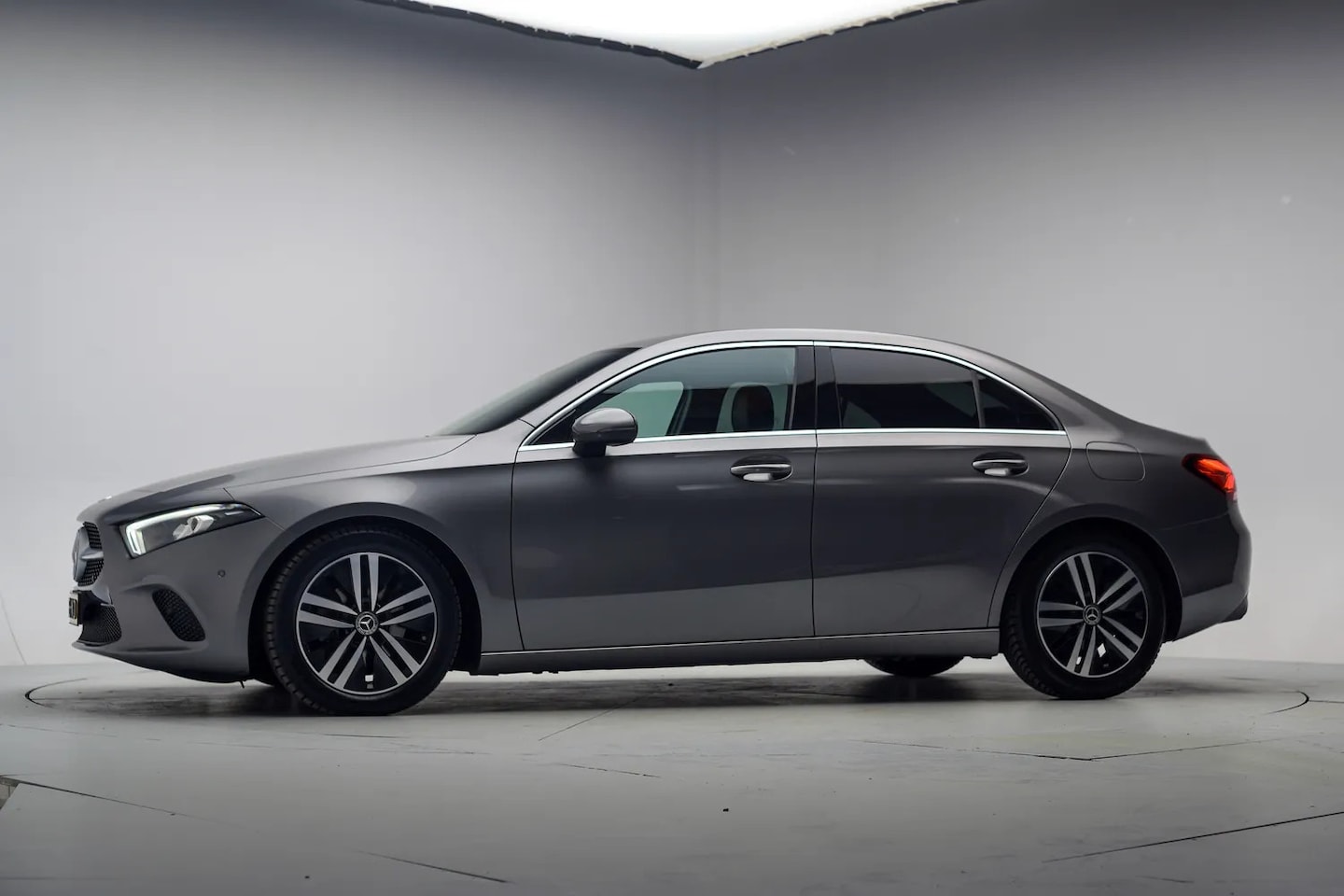 Mercedes-Benz A-klasse - 180d Business Solution Luxury Aut. [ Sfeerverlichting Widescreen Leder Stoelverwarming ] - AutoWereld.nl