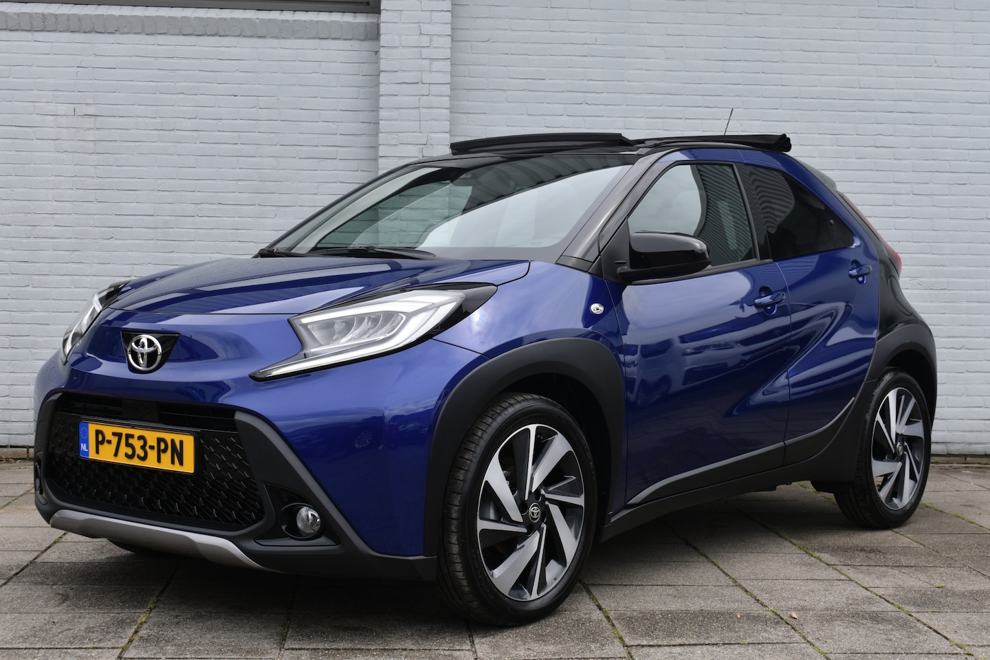 Toyota Aygo X - 1.0 VVT-i S-CVT Envy Automaat 72pk | JBL | Cabrio dak | Achteruitrijcamera |  Apple Carpla - AutoWereld.nl