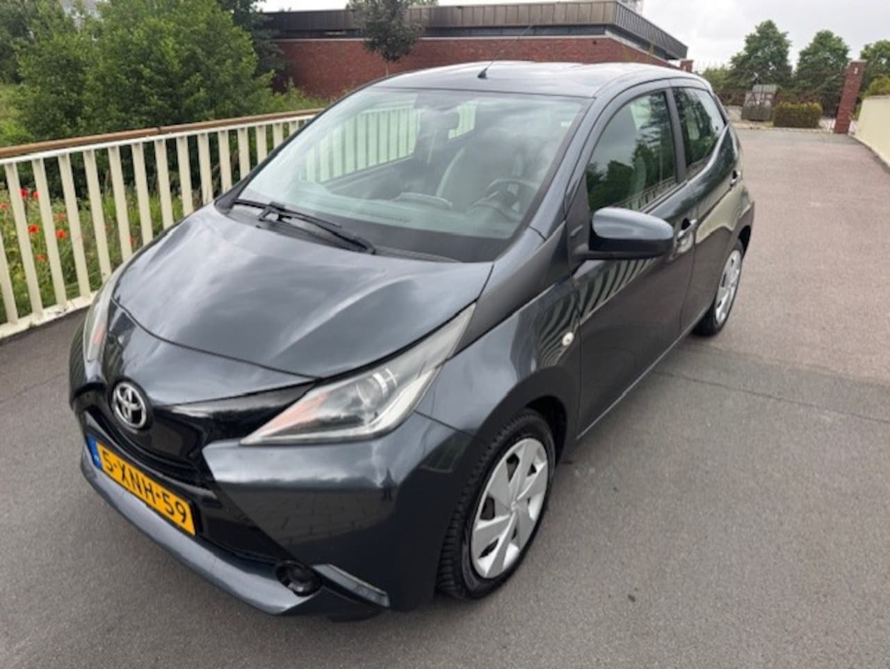 Toyota Aygo - 1.0 VVT-i x-play 1.0 VVT-i x-play - AutoWereld.nl