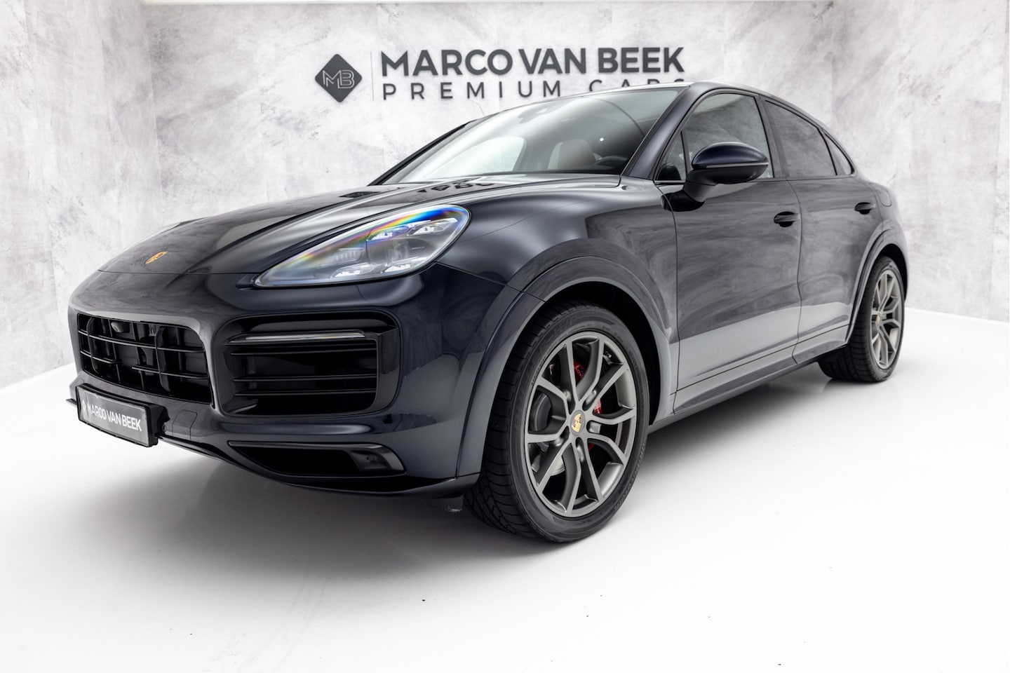 Porsche Cayenne Coupé - 3.0 E-Hybrid Platinum Edition | SportDesign | Pano | E-Trekhaak | 18-voudig - AutoWereld.nl