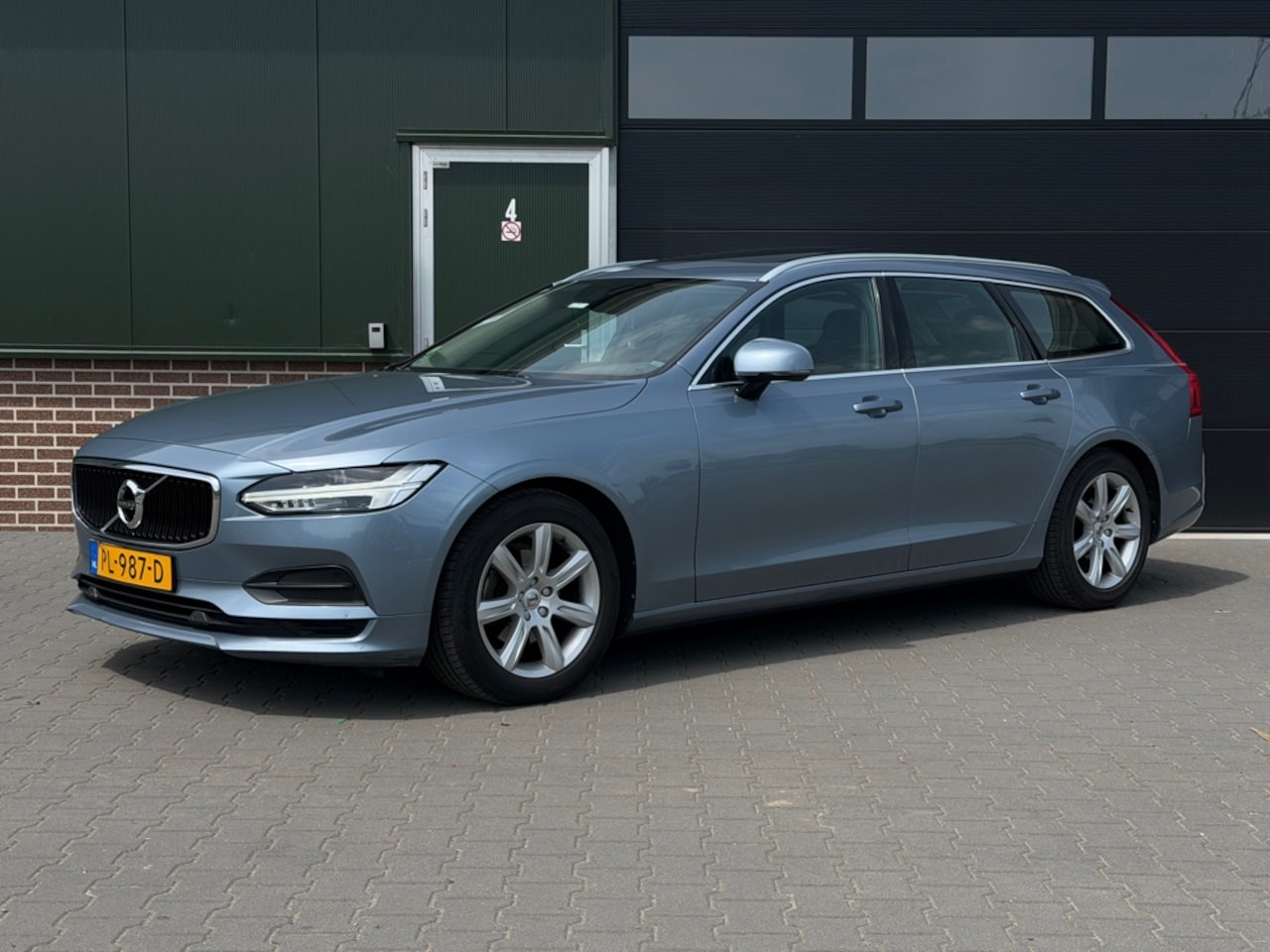Volvo V90 - 2.0 D4 Momentum/Pano/Full/Netjes/D.riem vervangen - AutoWereld.nl