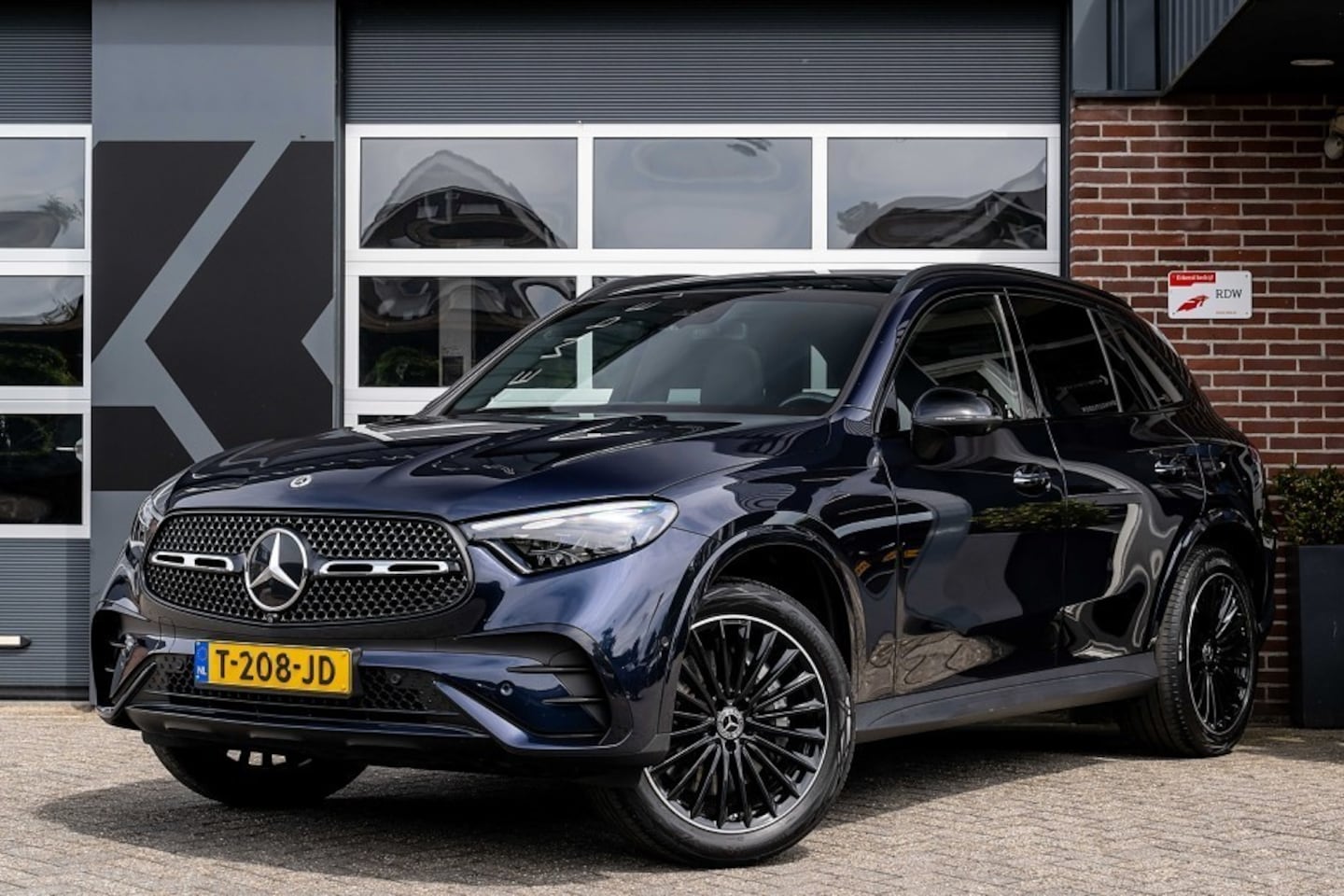 Mercedes-Benz GLC-klasse - 300 300e 4MATIC AMG Line Premium | Panorama | Head-Up | 360 Camera | Memory | Ambiance Lig - AutoWereld.nl