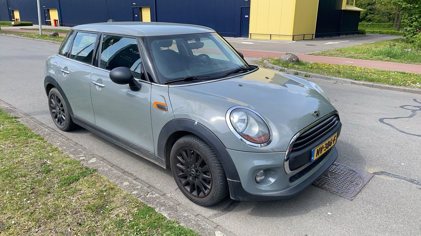 MINI 5-Deurs - 1.2 One Business | PARKEERSENSOREN | NAVIGATIE | CRUISE CONTROL | - AutoWereld.nl
