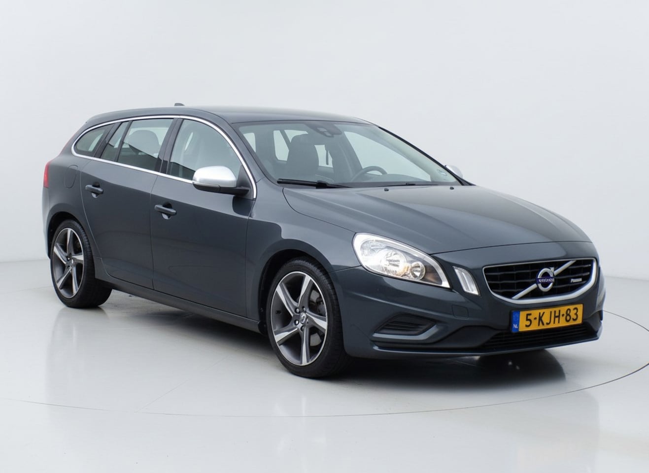 Volvo V60 - 1.6 T3 R-Design|Navi|Cruise|Leder|Trekhaak|PDC|BT - AutoWereld.nl