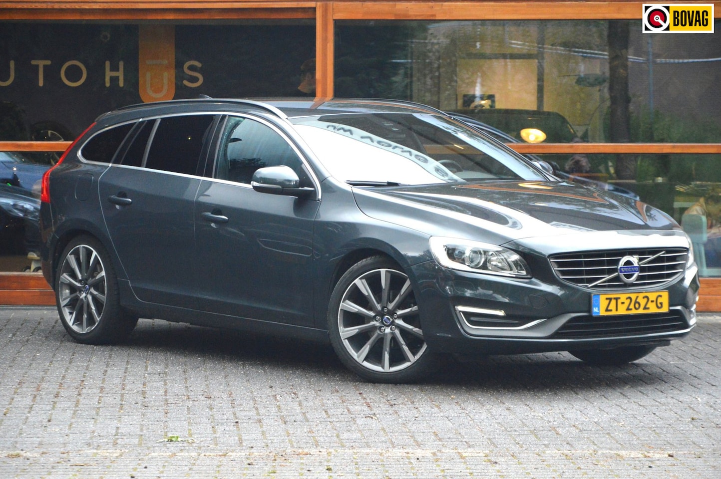 Volvo V60 - T3 Summum | Trekhaak | Perfect onderhouden | Stoelverwarming | Cruise Control | - AutoWereld.nl