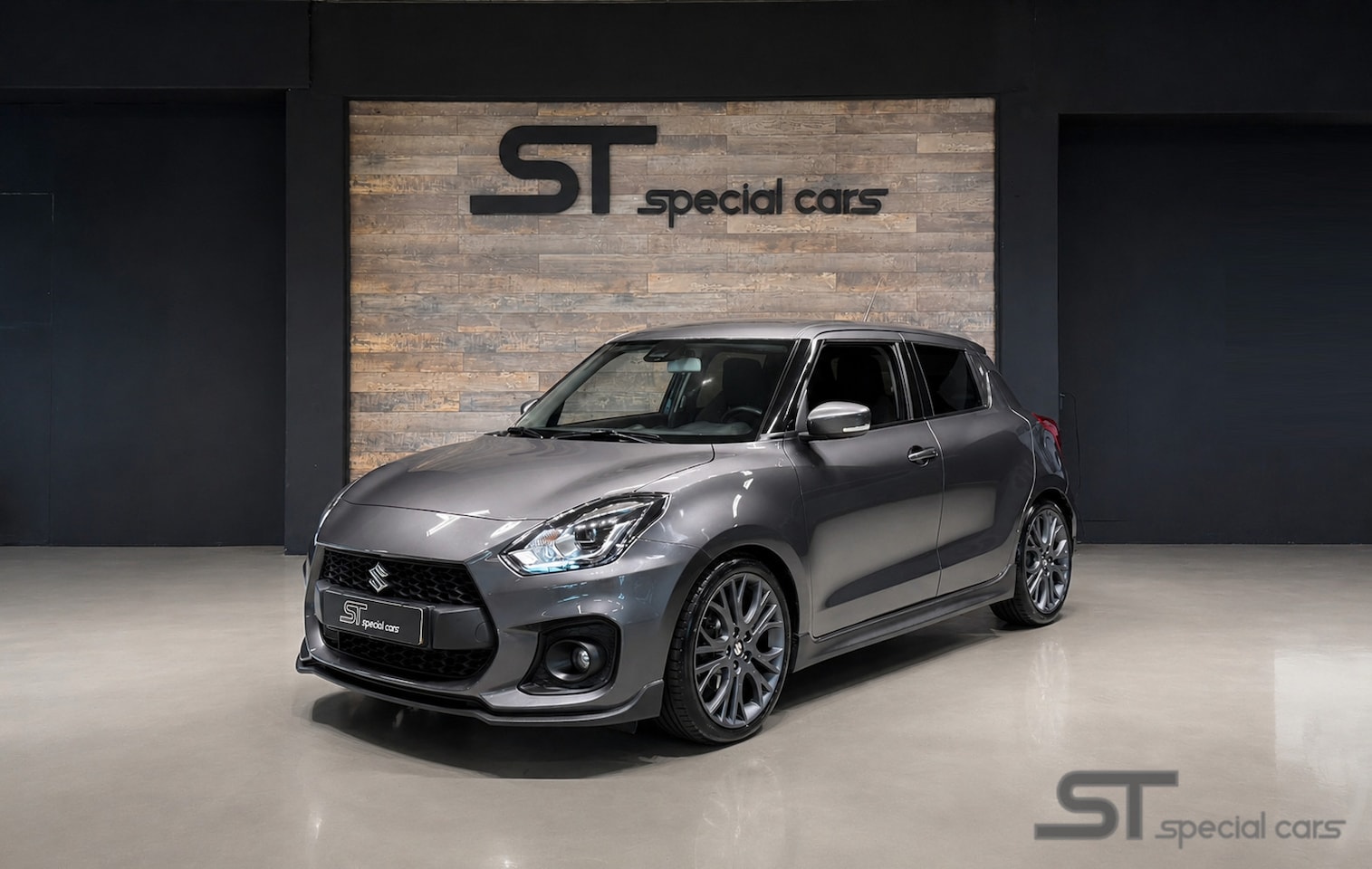 Suzuki Swift - 1.4 Sport Smart Hybrid|Miltek|Forge|187Pk - AutoWereld.nl