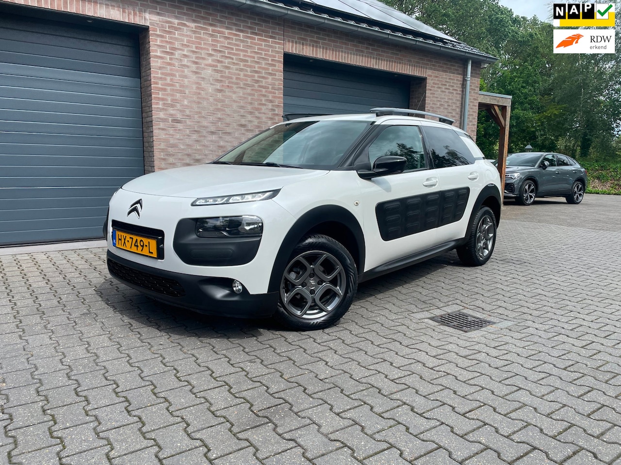 Citroën C4 Cactus - 1.2 PureTech Shine CAMERA NAVI ECC 2016 - AutoWereld.nl
