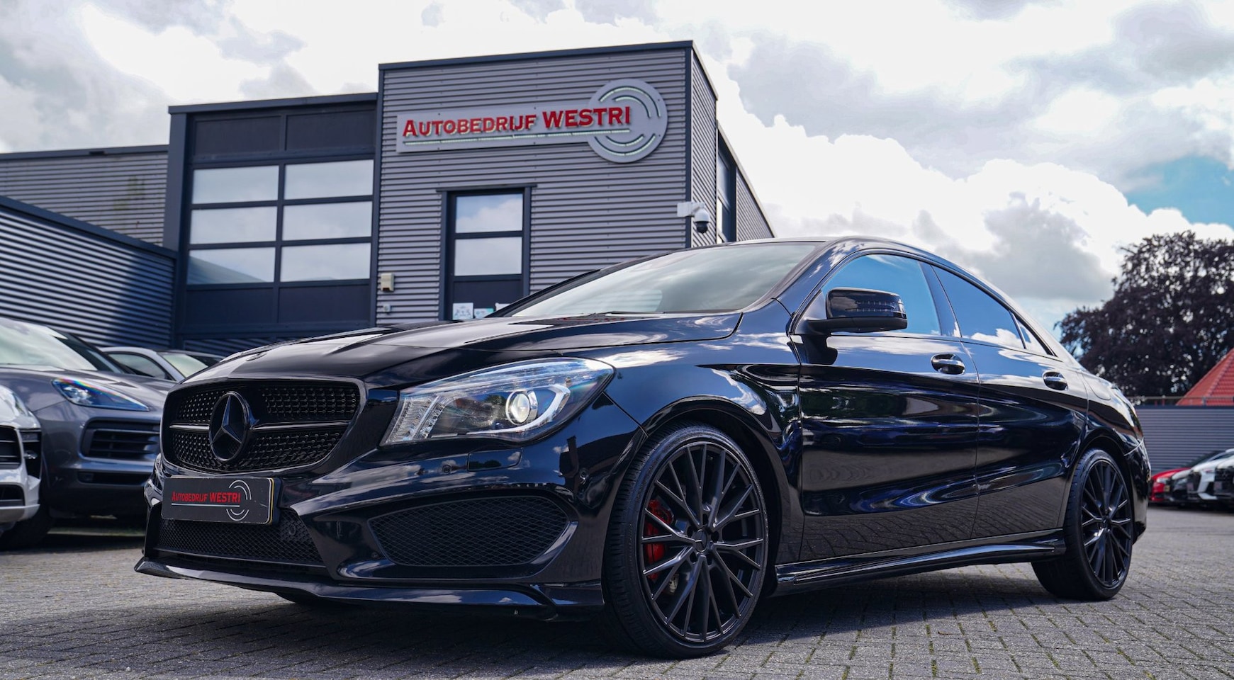 Mercedes-Benz CLA-Klasse - 180 |CLA45 LOOK |Stoelverwarming | Bluetooth | Pano | Sportstoelen | Sfeerverlichting - AutoWereld.nl