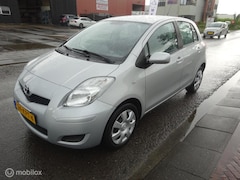 Toyota Yaris - 1.3 VVTi Dynamic Parkeersensoren/Airco
