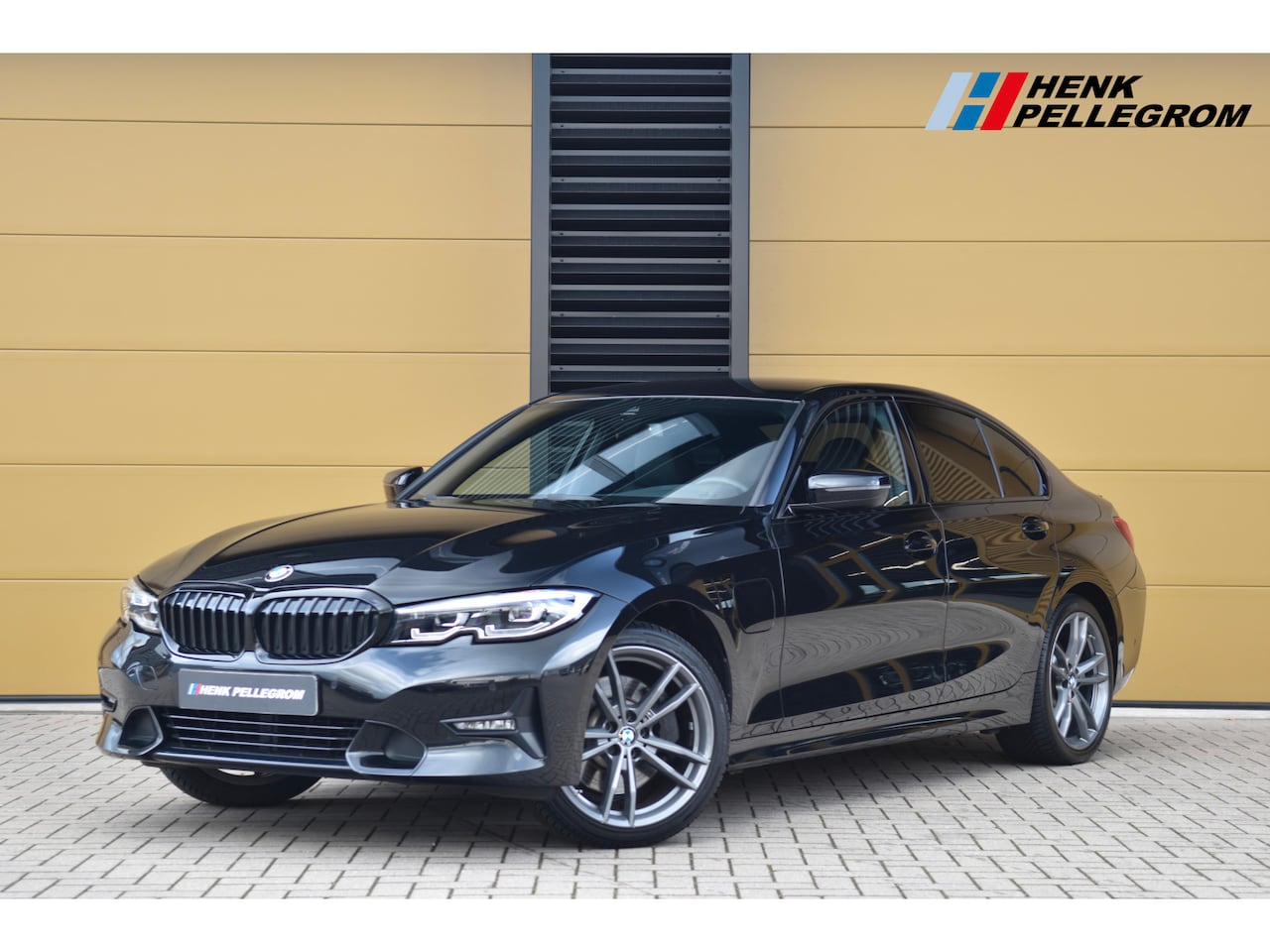 BMW 3-serie - 330e eDrive Edition * Sportstoelen * Hifi Proffesional * Achteruitrijcamera * 19 inch Velg - AutoWereld.nl