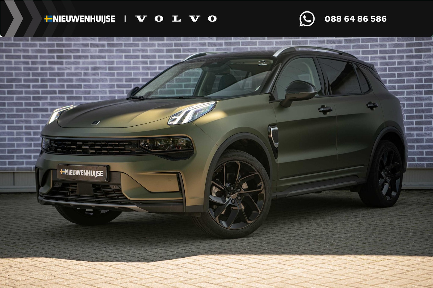 Lynk & Co 01 - Plug-in Hybrid | Satin Viper Green Metallic | Adaptive cruise control | Panoramadak | LED - AutoWereld.nl