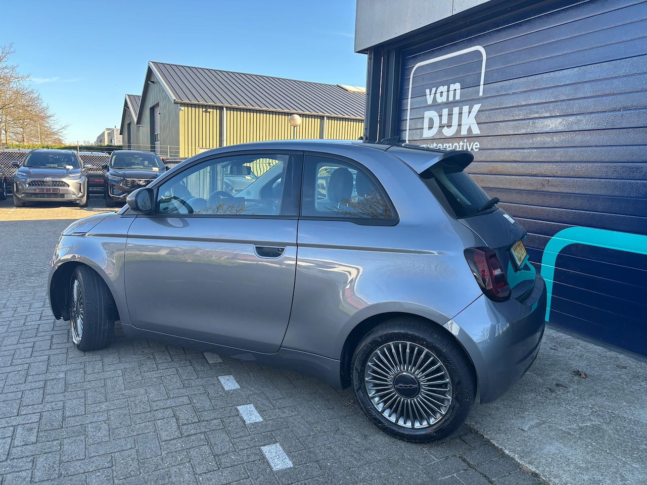 Fiat 500 - 3+1 Icon SOH 100% 42 kWh 100% Electrisch, Parkeer sensoren achter, DAB radio, Extra achter - AutoWereld.nl