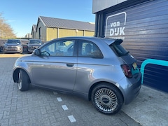Fiat 500 - 3+1 Icon SOH 100% 42 kWh 100% Electrisch, Parkeer sensoren achter, DAB radio, Extra achter