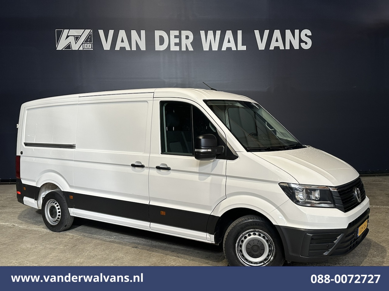 Volkswagen Crafter - 2.0 TDI 140pk L3H2 L2H1 Euro6 Airco | 3000kg Trekhaak | Parkeersensoren Bijrijdersbank - AutoWereld.nl