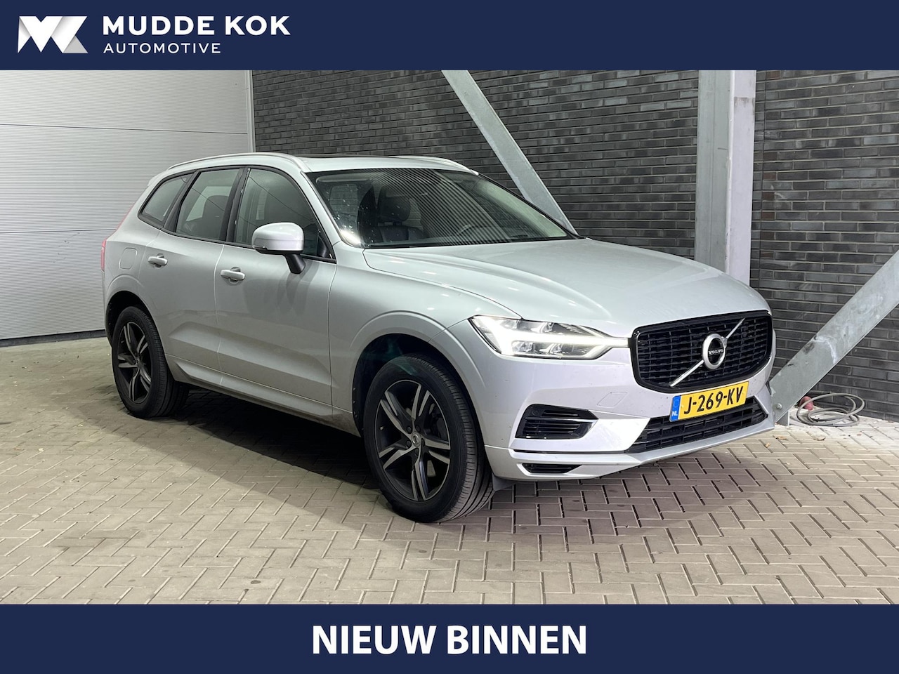 Volvo XC60 - T8 Twin Engine Momentum | Head-Up | Panoramadak | Trekhaak | Leder | Camera | 19 Inch - AutoWereld.nl