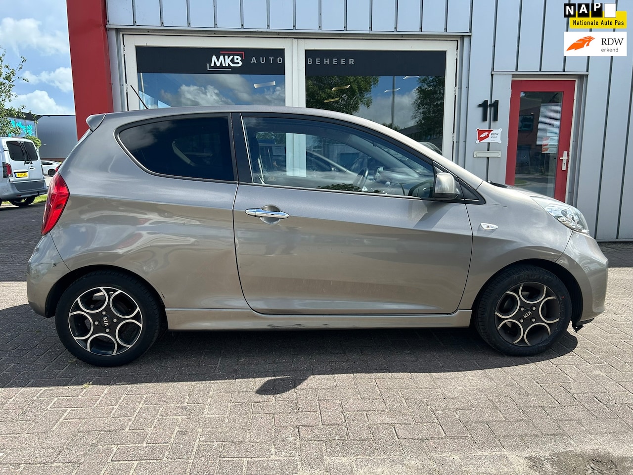 Kia Picanto - 1.0 CVVT World Cup Ed. 1.0 CVVT World Cup Ed. NIEUWE APK - AutoWereld.nl