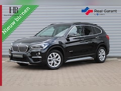 BMW X1 - sDrive18i Pano/Headup/Stoelverw/Leder/Sportstoelen