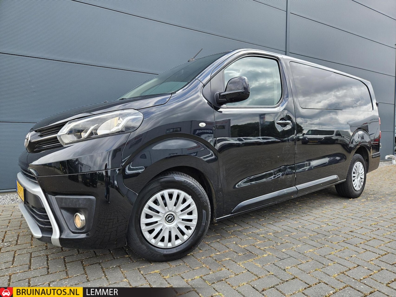 Toyota ProAce - 2.0D L2H1 DC Climate Euro6 Navig 5-pers 177 PK - AutoWereld.nl