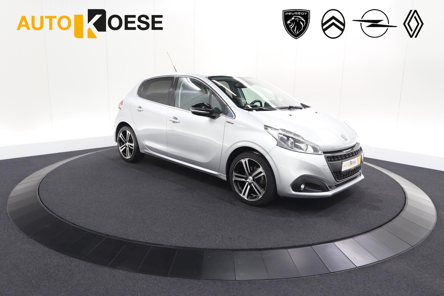 Peugeot 208 - PureTech 110 EAT6 GT-line | Trekhaak | Apple Carplay | Climate Control | Parkeersensoren - AutoWereld.nl