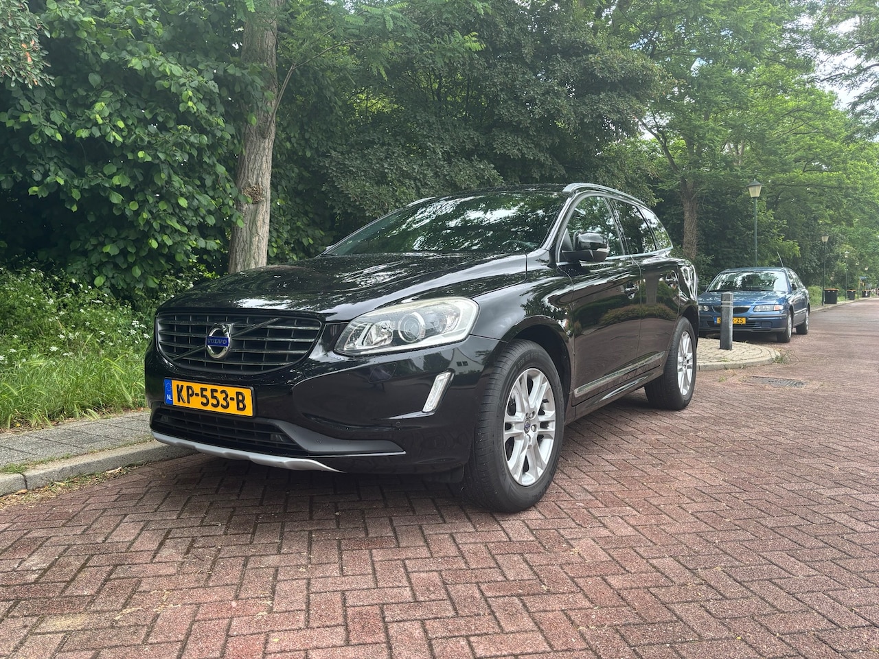 Volvo XC60 - 2.0 D4 FWD Summum | Lederen bekleding | Afneembare trekhaak | standkachel | voorruitverwarming | stoelverwar - AutoWereld.nl