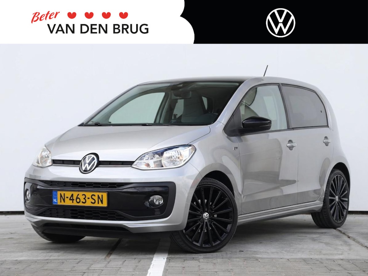 Volkswagen Up! - 1.0 R-Line 65 pk | Cruise control | Camera | Climate control | 17 inch Velgen - AutoWereld.nl