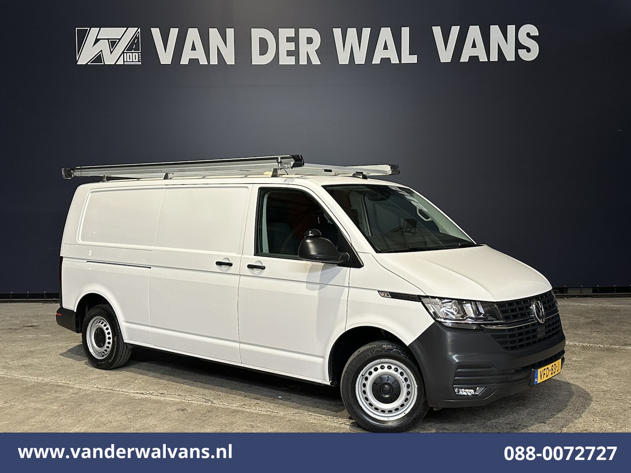 Volkswagen Transporter - 2.0 TDI L2H1 Euro6 Airco | Apple Carplay | Imperiaal | Cruisecontrol | Camera | Trekhaak A - AutoWereld.nl