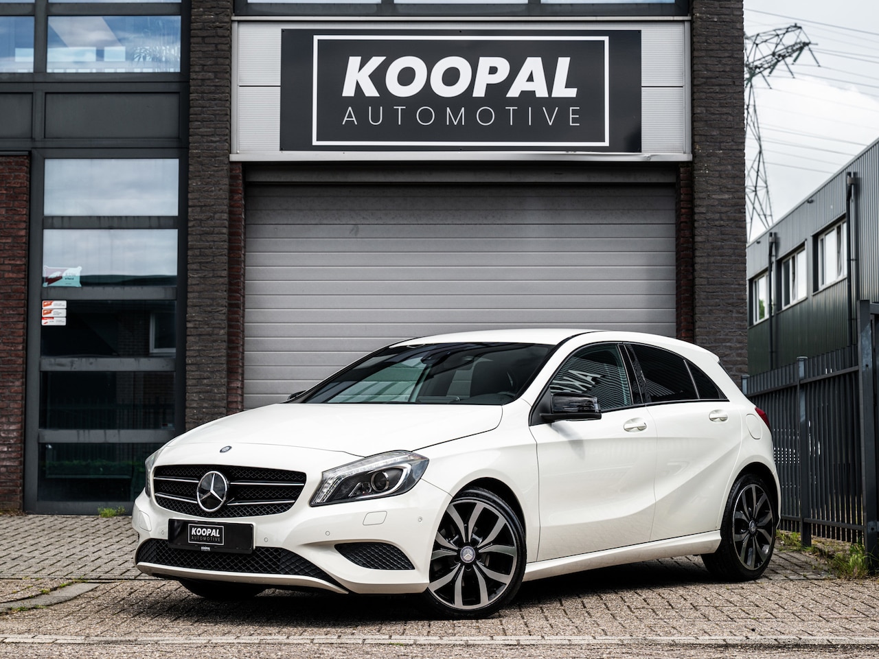 Mercedes-Benz A-klasse - 180 Ambition | Bi-Xenon | Camera | ACC | Clima - AutoWereld.nl