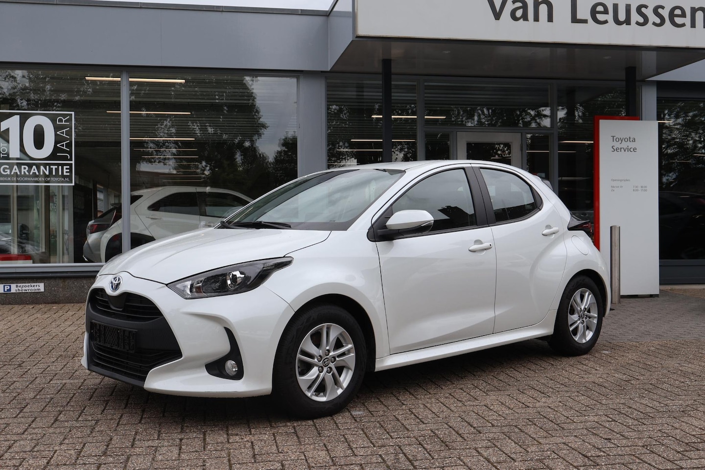 Toyota Yaris - 1.5 Hybrid 115 STOELVERW. APPLE/ANDROID LM-VELGEN CLIMA AD-CRUISE - AutoWereld.nl