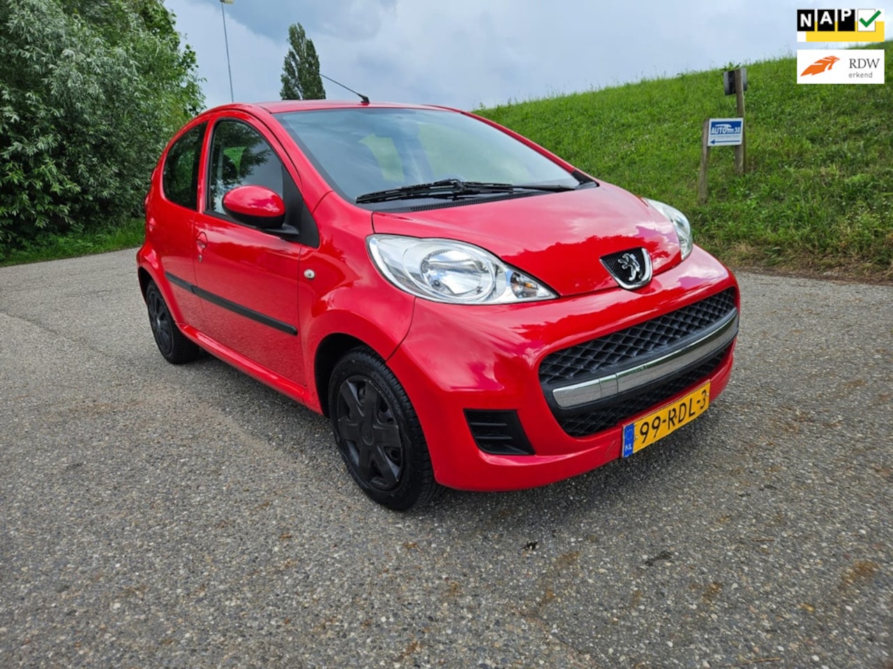 Peugeot 107 - 1.0-12V XS 1.0-12V XS,5 Deurs,NAP - AutoWereld.nl