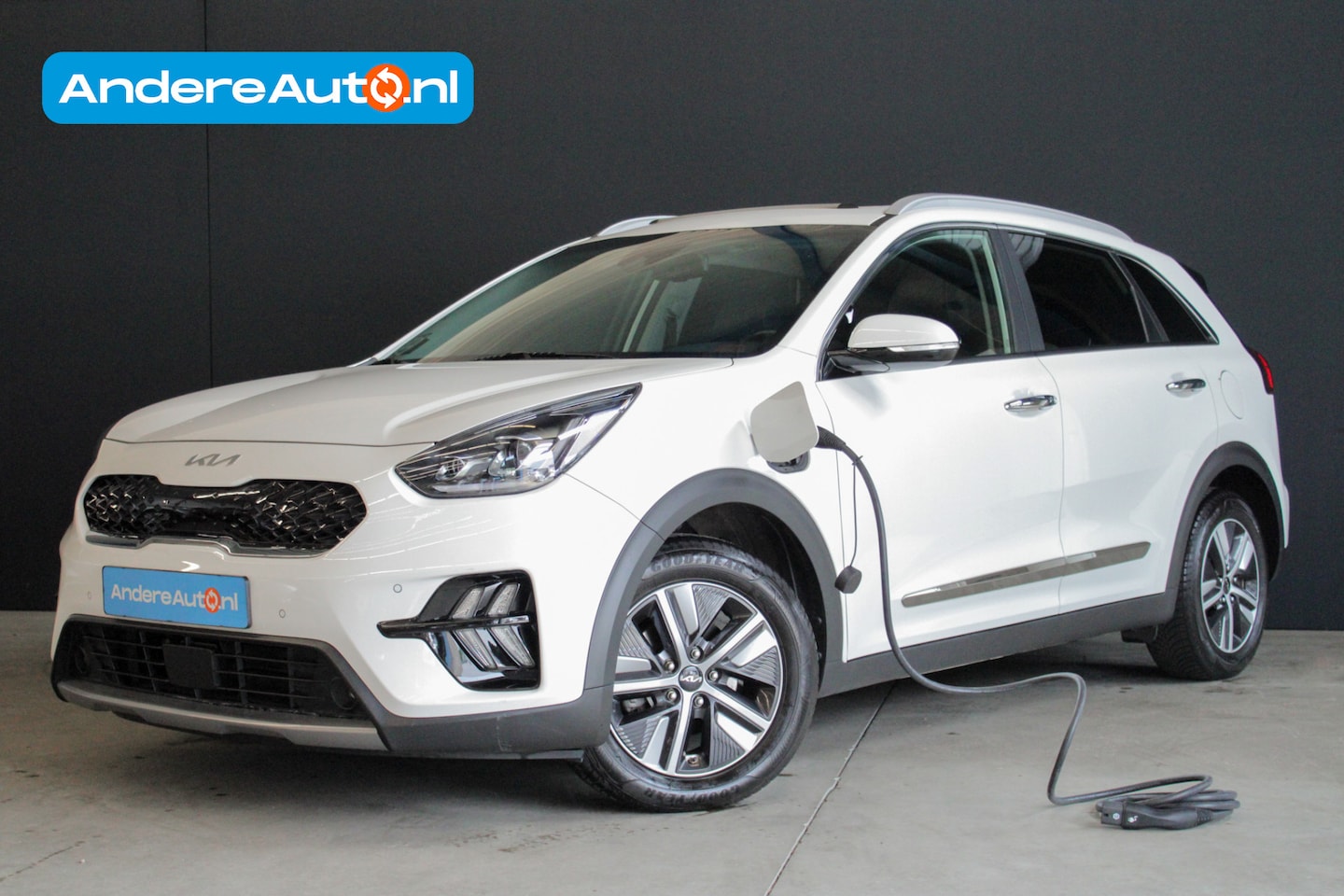 Kia Niro - 1.6 GDi PHEV DynamicPlusLine |dealer onderhouden|schuifdak|JBL|parkeersensoren|Apple/Andro - AutoWereld.nl