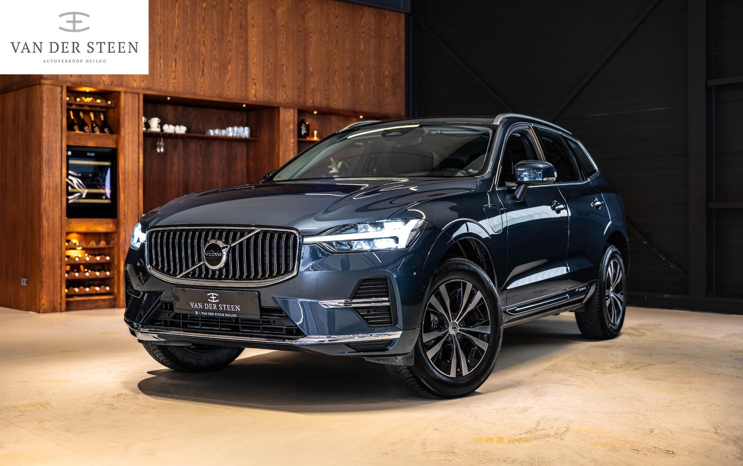 Volvo XC60 - 2.0 T6 Plug-in hybrid AWD Essential Edition Bright Schuifdak | Camera - AutoWereld.nl