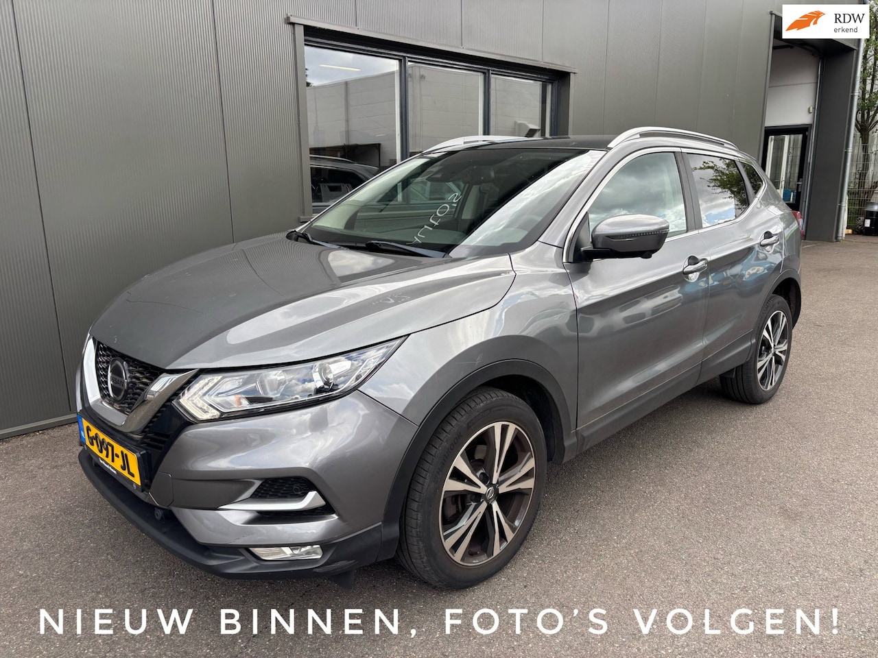 Nissan Qashqai - 1.2 Automaat N-Connecta / Camera / Panoramadak / Dealer Onderhouden! - AutoWereld.nl