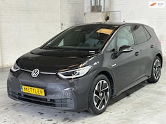 Volkswagen ID.3 - Pure 45 kWh | Navigatie | Camera | IQ light