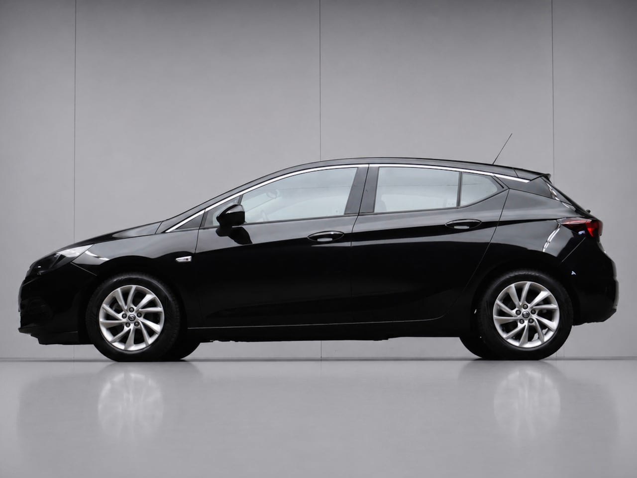 Opel Astra - 1.2 Business Elegance Sport (NAVI,CAMERA,PDC,CLIMATE,CRUISE,LANE ASSIST,LED,SPORTSTOELEN,L - AutoWereld.nl