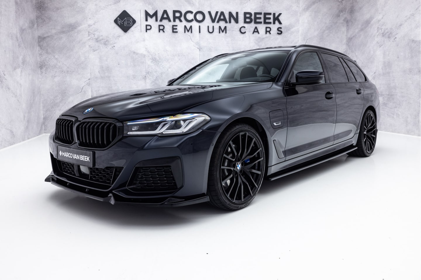 BMW 5-serie Touring - 530e M-Sport | Pano | Laser | Head-Up | Maxton | 20" - AutoWereld.nl