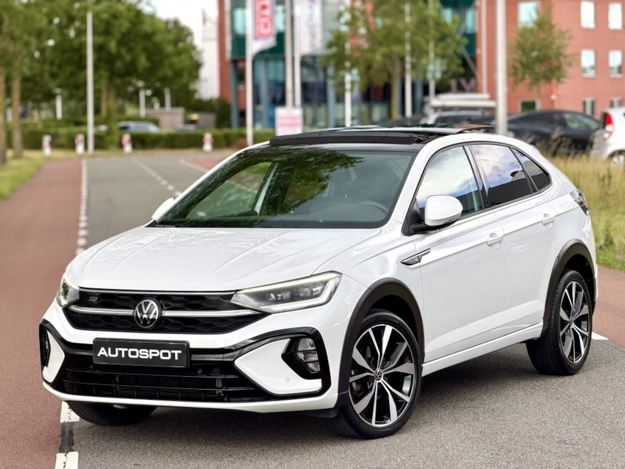Volkswagen Taigo - 1.0 TSI R-Line Pano IQ Light Keyless Virtual Beats - AutoWereld.nl