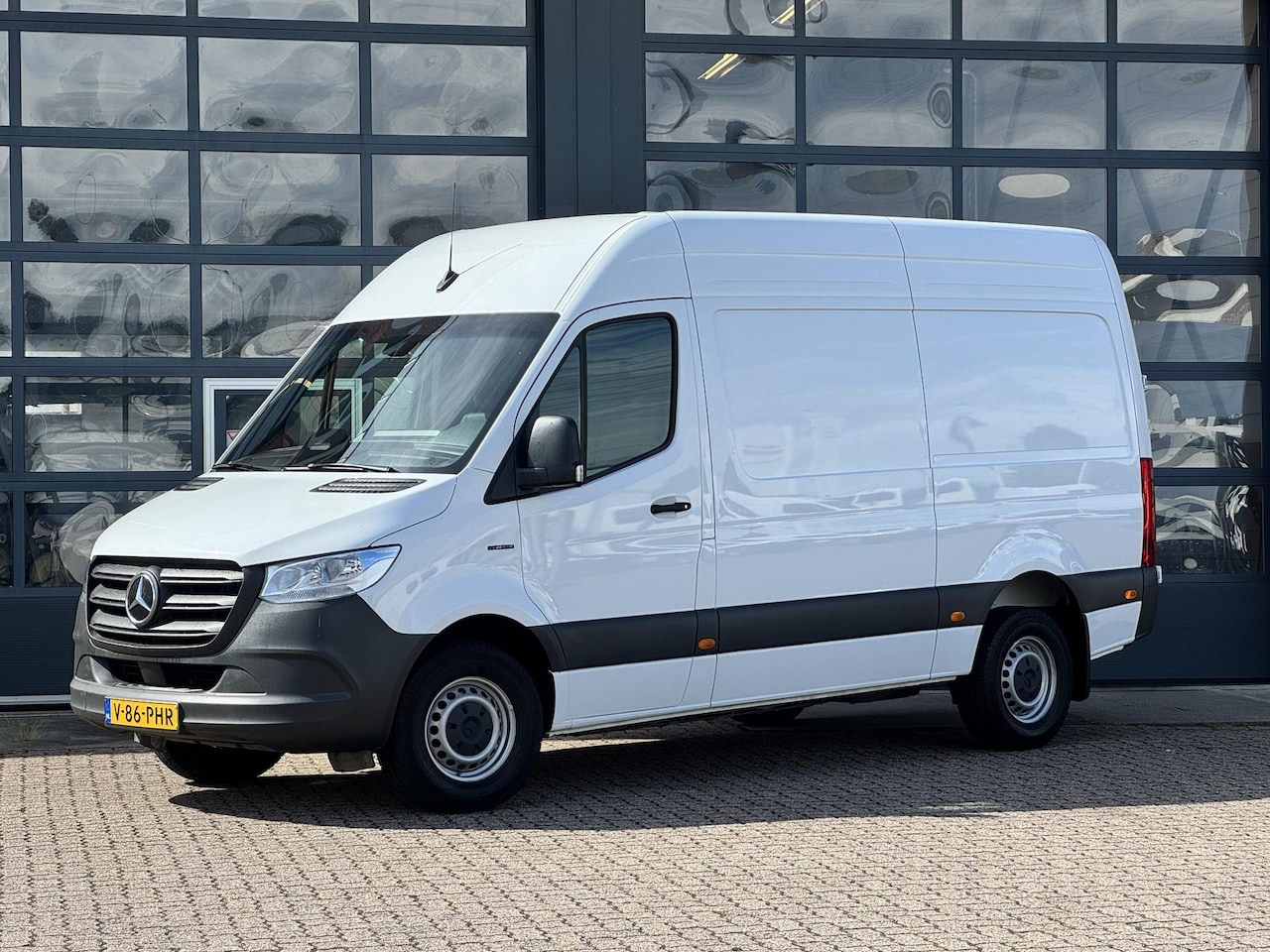 Mercedes-Benz eSprinter - 320 L2 Pro 81kWh | Gev. Stoel | Camera | Cruise - AutoWereld.nl