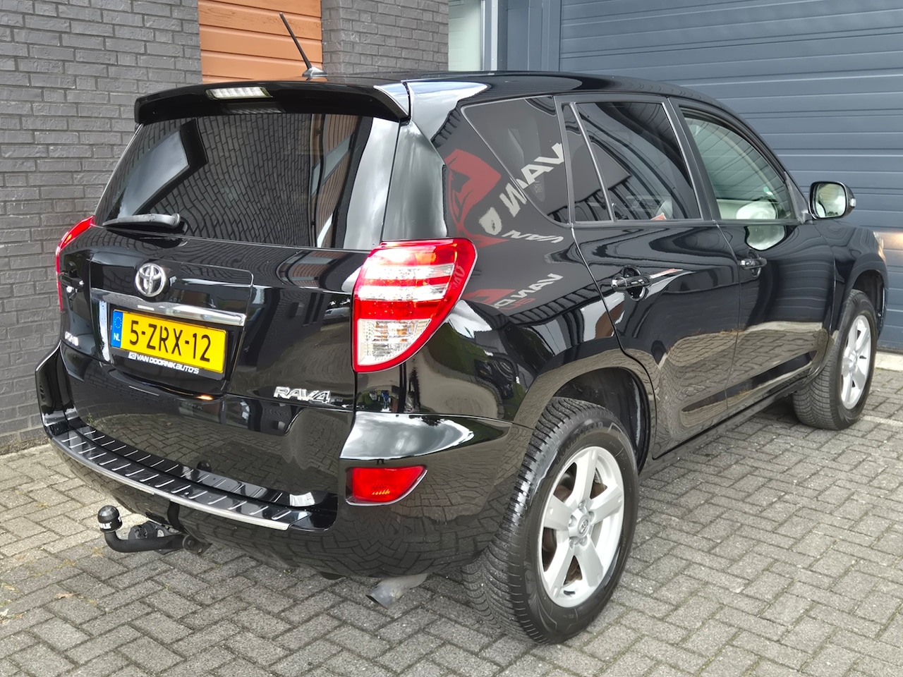 Toyota RAV4 - 2.0 VVTi Executive Business Automaat/4WD/Trekhaak/APK 31-03-2027 - AutoWereld.nl