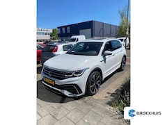 Volkswagen Tiguan - 1.5 TSI R-Line | Achteruitrijcamera | Cruise control adaptief met Stop&Go | Dodehoek detec