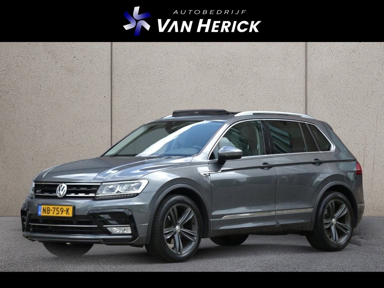 Volkswagen Tiguan - 1.4 TSI 150PK Automaat R-Line | Panoramadak | Trekhaak | Stoelverwarming - AutoWereld.nl