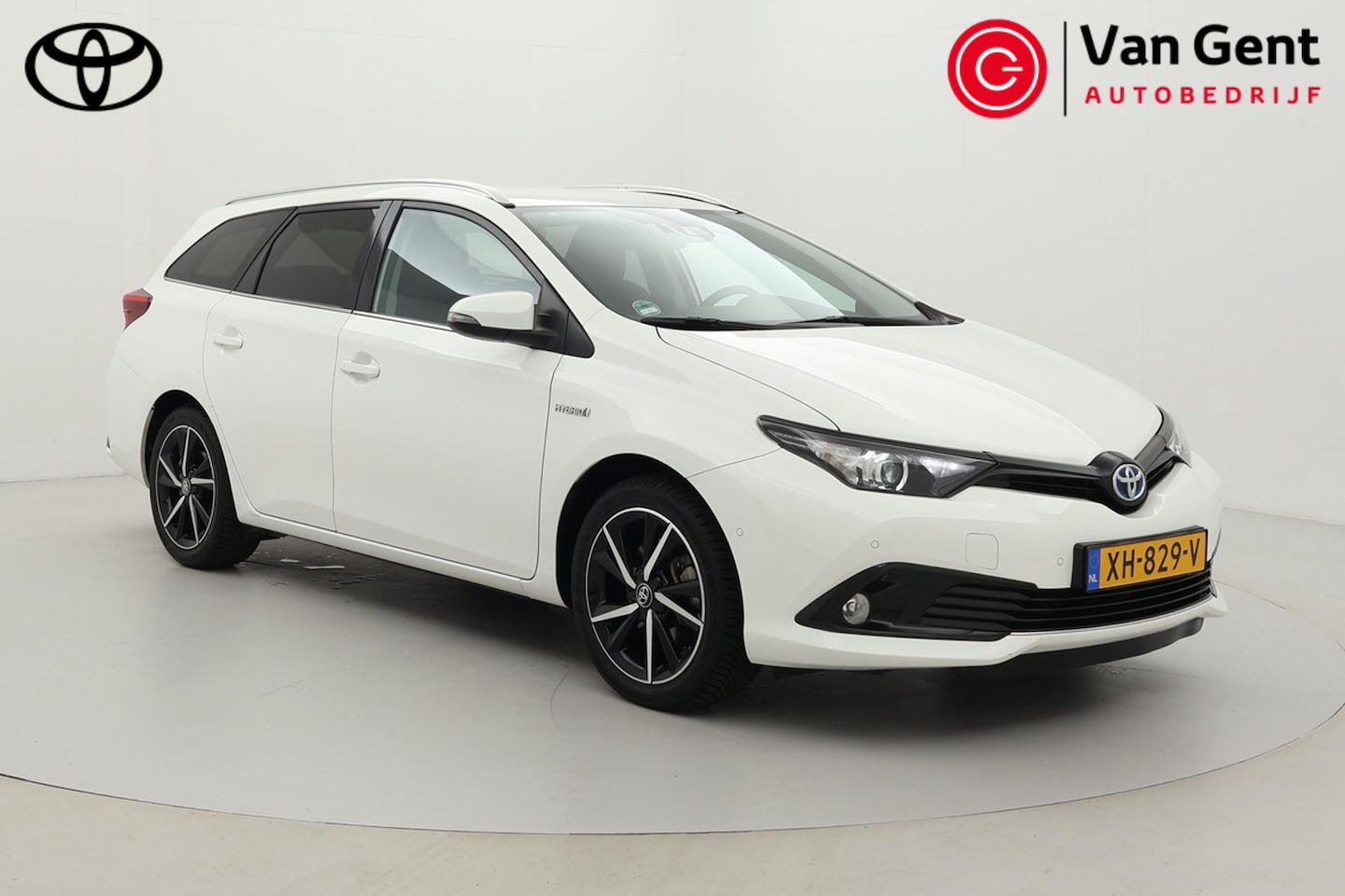 Toyota Auris Touring Sports - 1.8 Hybrid Dynamic Ultimate | Trekhaak | Navigatie | Stoelverwarming | Keyless | Parkeerse - AutoWereld.nl