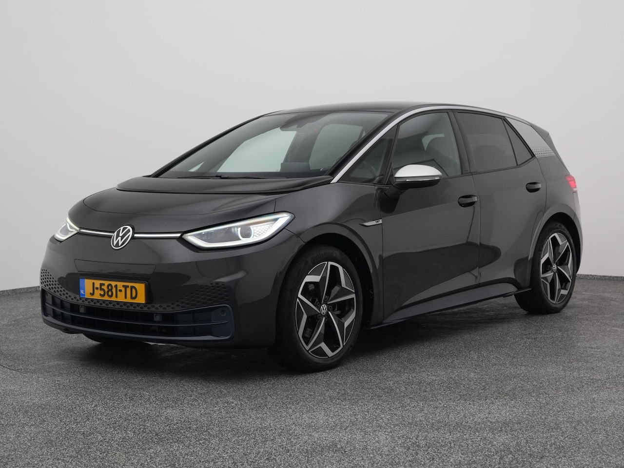 Volkswagen ID.3 - First Plus 58 kWh | CAMERA | ADAPTIVE | STOEL- EN STUURVERW. - AutoWereld.nl