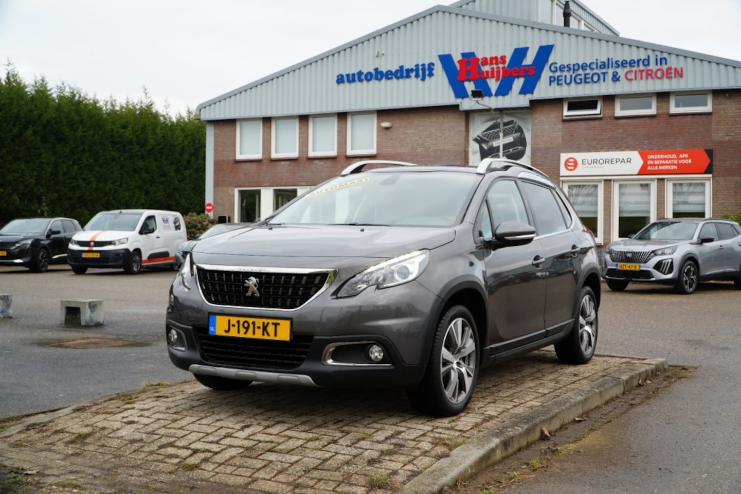 Peugeot 2008 - ALLURE 1.2-130pk EAT6 AUTOMAAT incl. rijklaar kosten en 12 maanden garantie - AutoWereld.nl