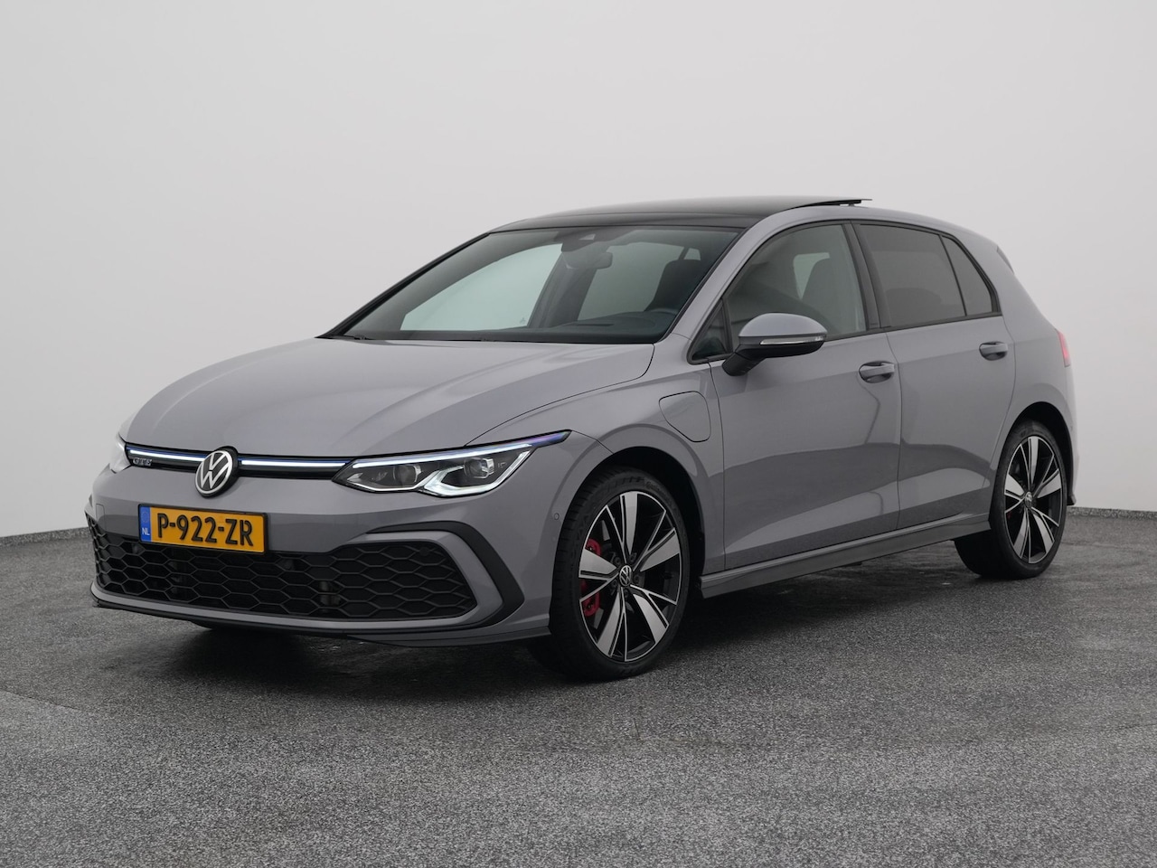 Volkswagen Golf - 1.4 eHybrid GTE | PANO | CAMERA | ADAPTIVE | HUD | STOEL- EN STUURVERW. - AutoWereld.nl